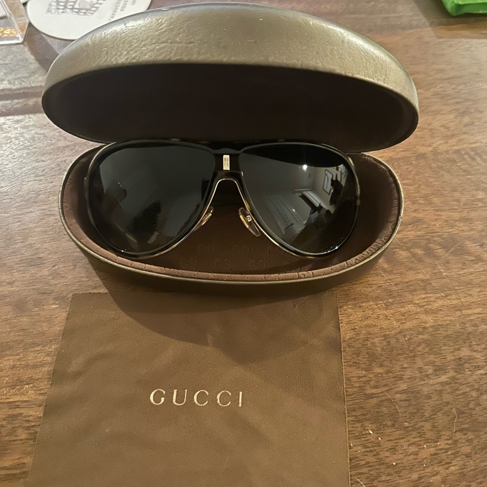 Brown Gucci sunglasses!